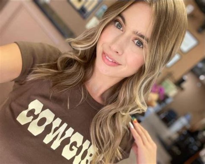 Daheli Hall: Bad Hair, Age, Wiki, Biography, Height, Boyfriend, Instagram, Net Worth