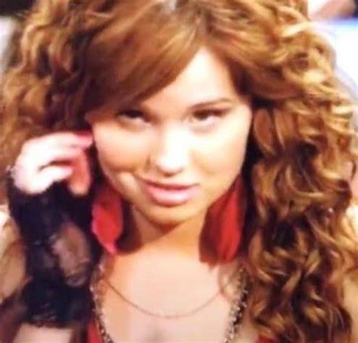 Debby Ryan Ear Tuck: The Viral Pose That Became an Internet Phenomenon