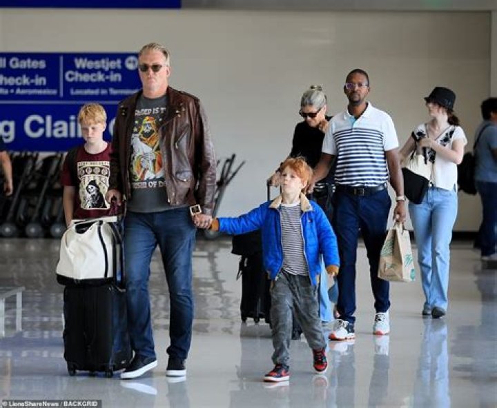 Josh Homme Wife, Kids, Height, Age, Net Worth, Is He Gay?